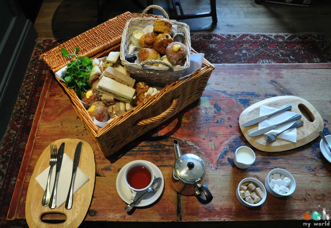 Afternoon_tea_au_Loch_Lomond_Arms_Hotel