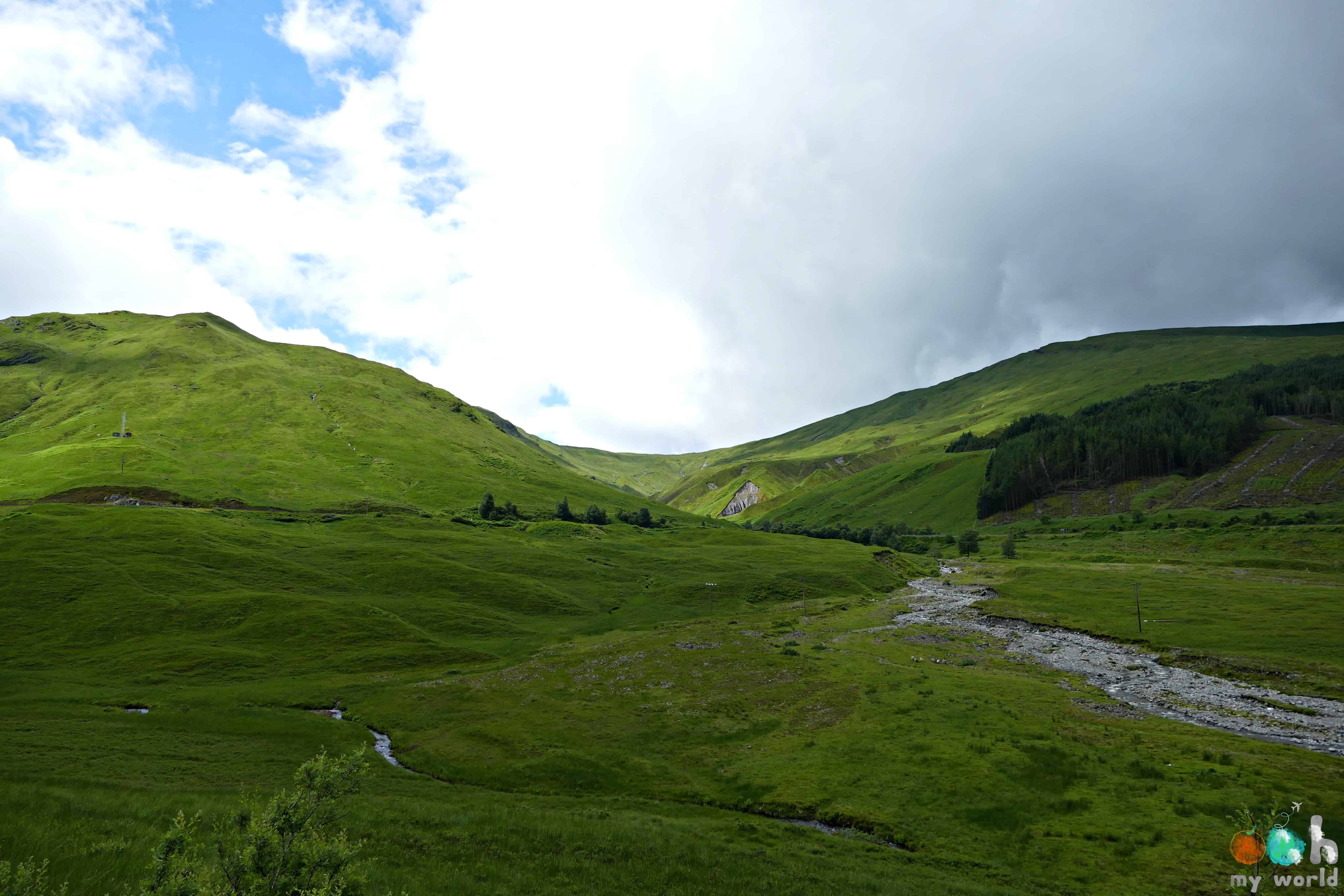 Paysage vert de la West Highland Way en Ecosse Paysage vert de la West Highland Way en Ecosse