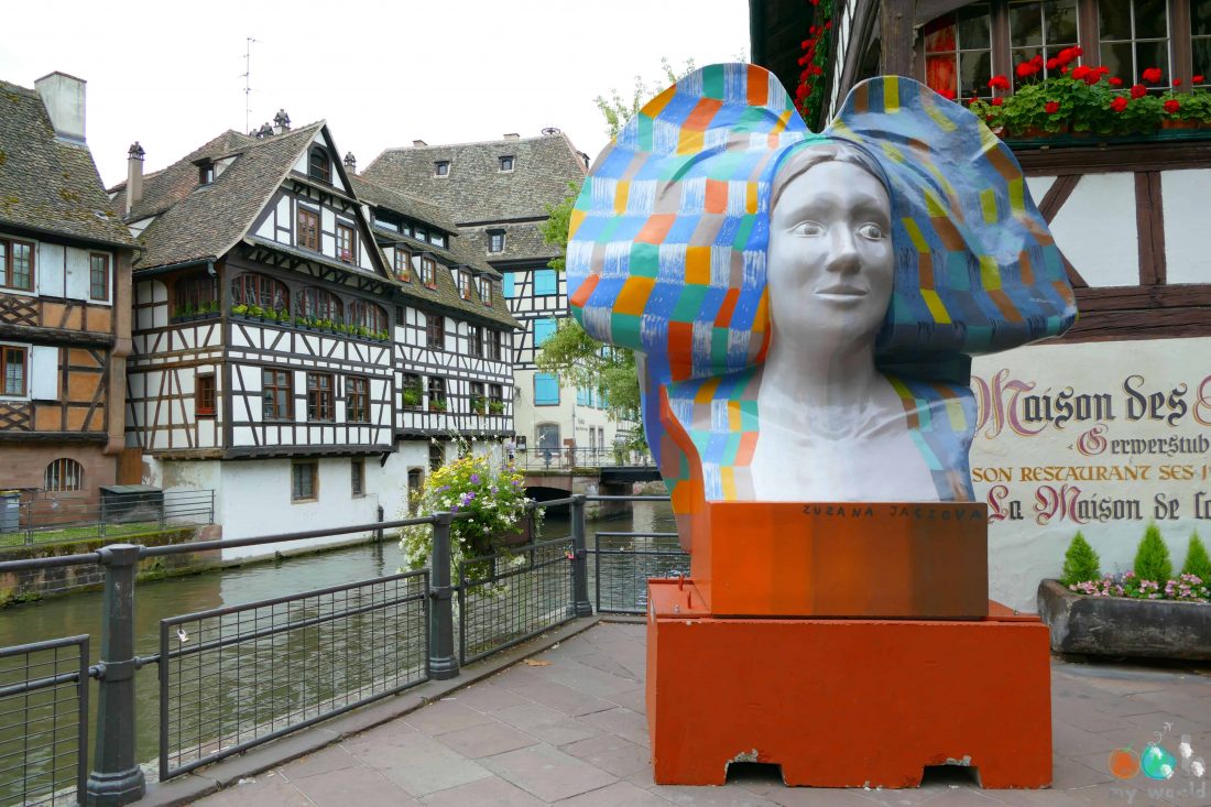 La ville de Strasbourg a créé un parcours dans le centre ville de 10 bustes d'Alsaciennes peints par des artistes