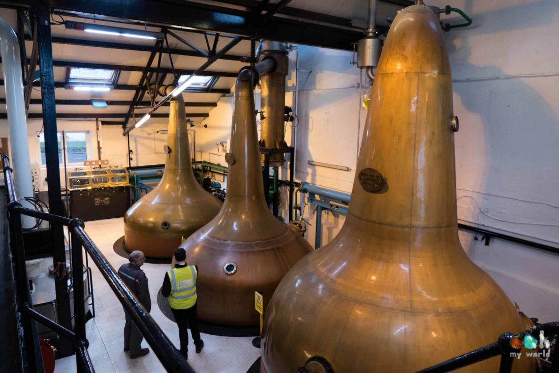 Alambics de la distillerie de Bowmore en Ecosse