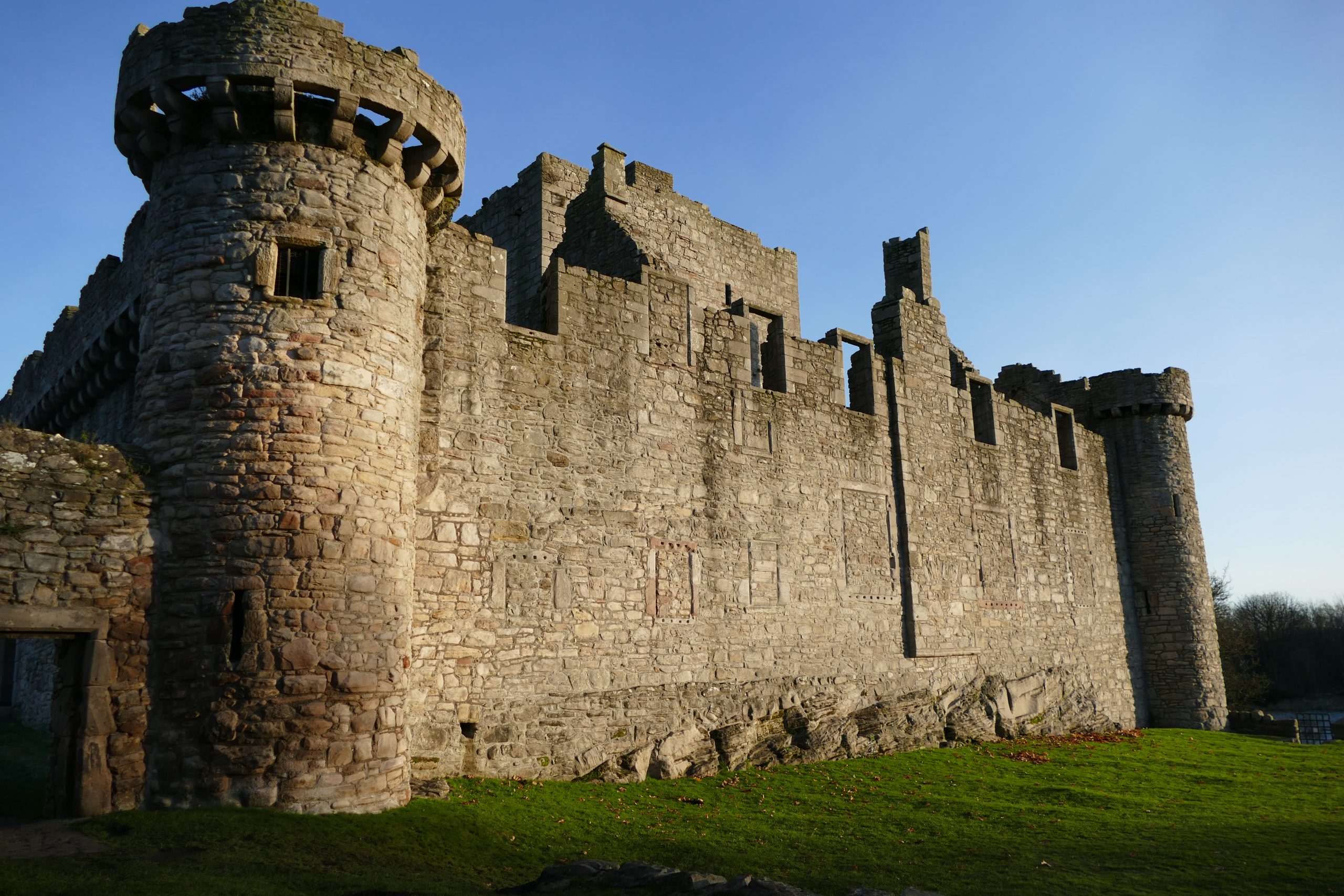 Visiter un château fort du Moyen Age - Les Couleurs du Vent