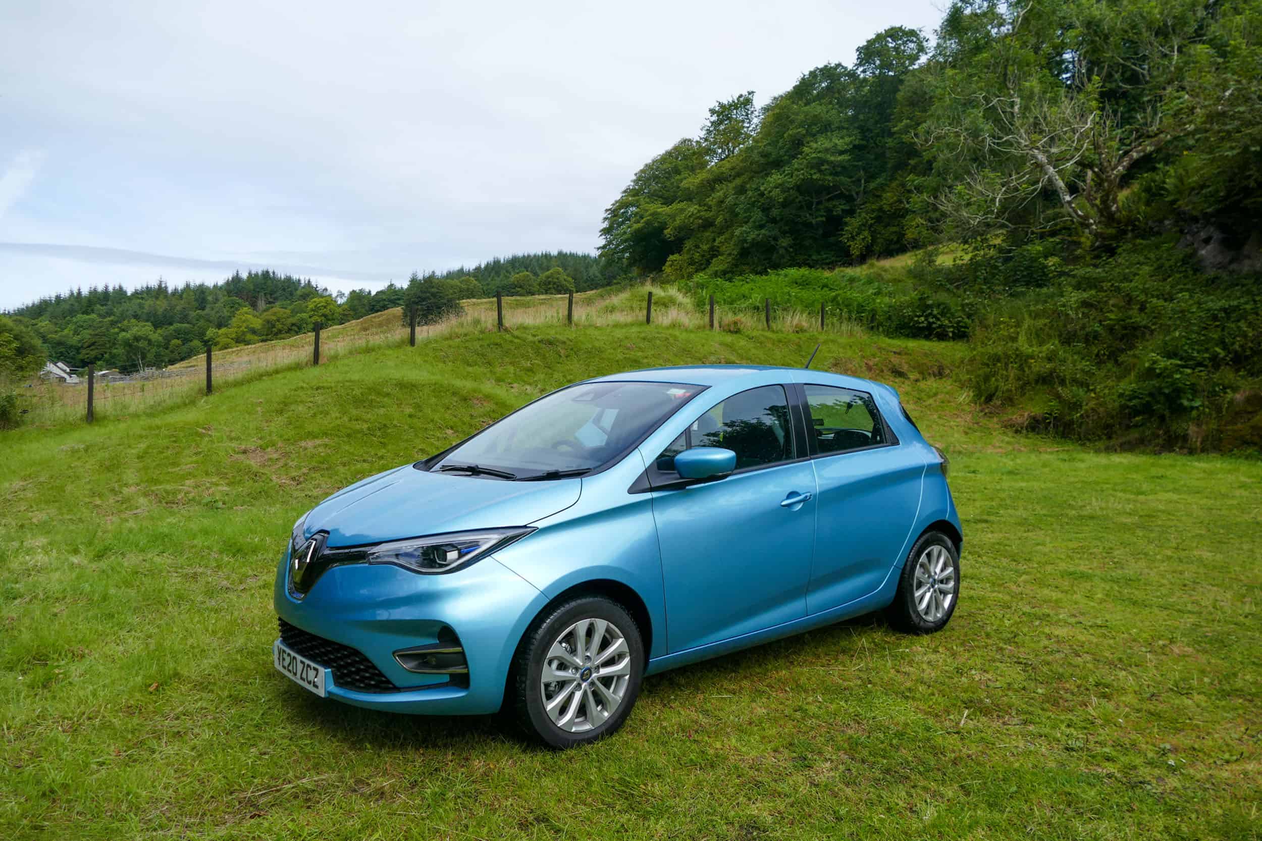 Acheter une voiture électrique en Écosse – On vous dit tout !